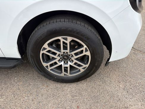 Used 2025 Ford Expedition Active AWD/4WD image 11