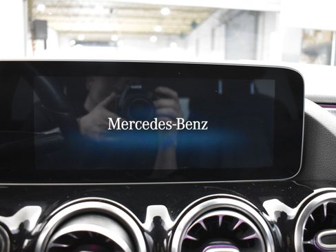 Used 2021 Mercedes-Benz GLA 250 4MATIC image 9