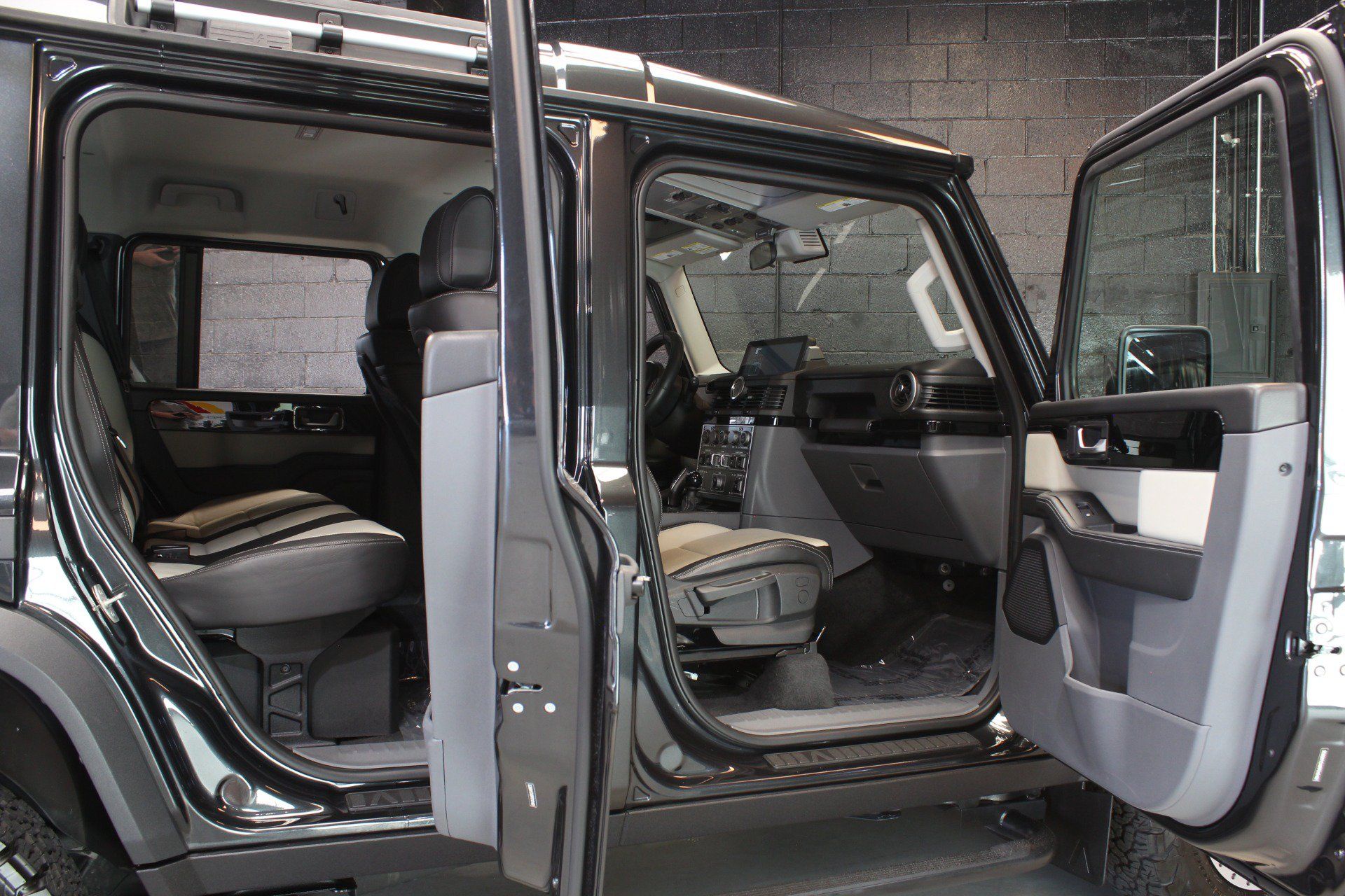 Used 2024 INEOS Grenadier Station Wagon AWD/4WD image 34