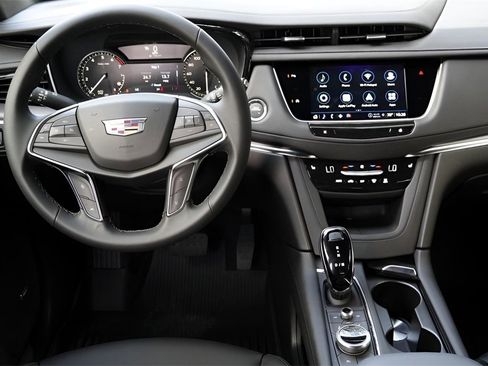 New 2026 Cadillac XT5 Luxury w/ LPO, Floor Liner Package image 19