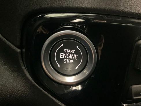 Used 2025 GMC Sierra 1500 Elevation image 17