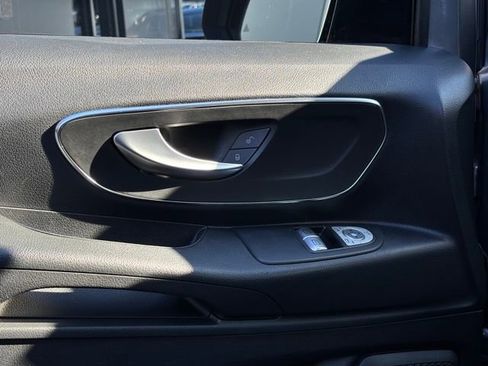 Used 2021 Mercedes-Benz Metris Passenger image 21