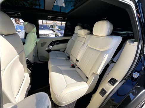 Used 2025 Land Rover Range Rover Long Wheelbase SE image 28