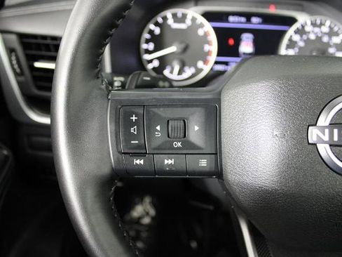 Certified 2025 Nissan Rogue SV image 25