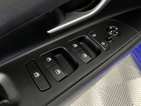 Used 2024 Hyundai Elantra SEL image 10