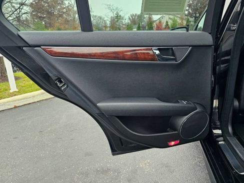 Used 2009 Mercedes-Benz C 300 4MATIC Sedan image 24