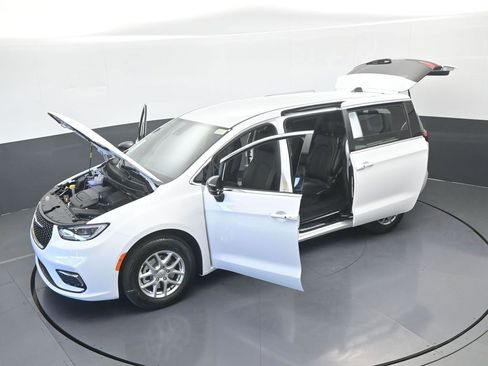 New 2026 Chrysler Pacifica Select image 62