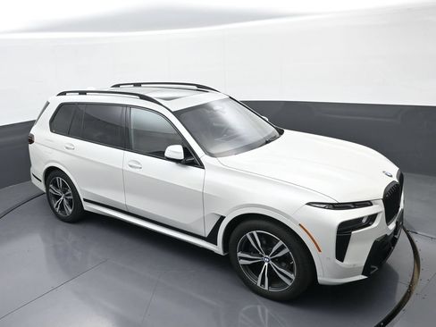 Used 2026 BMW X7 xDrive40i w/ Executive Package AWD/4WD image 32