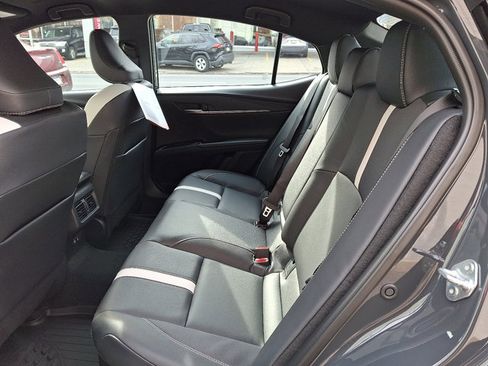 Used 2026 Toyota Camry SE image 9