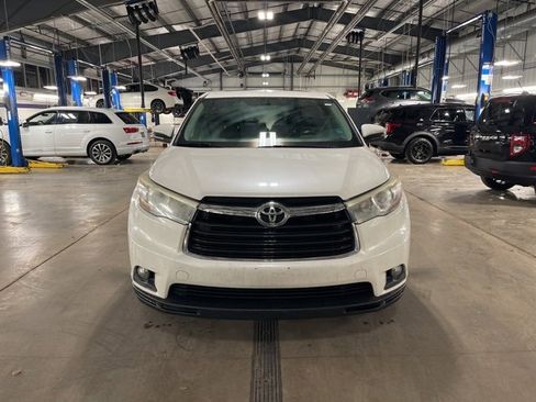 Used 2015 Toyota Highlander XLE image 2