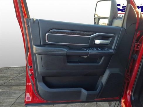 Used 2024 RAM 2500 Big Horn w/ Sport Appearance Package image 10