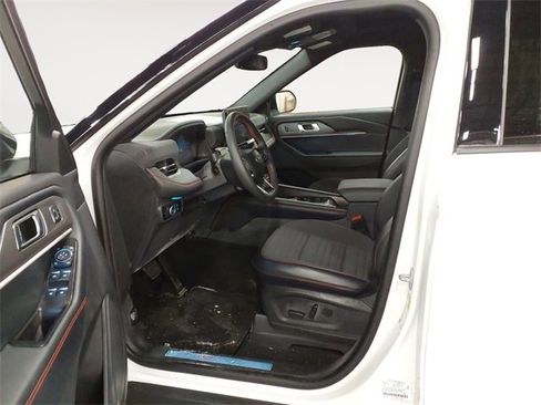 Used 2025 Ford Explorer ST-Line w/ Premium Package image 9