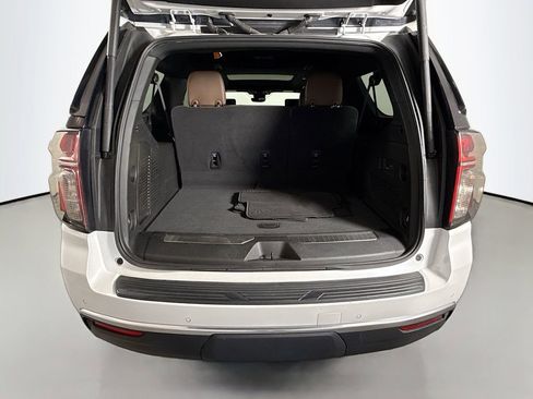 Used 2023 Chevrolet Suburban High Country w/ Advanced Technology Package image 28