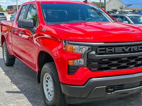 Used 2025 Chevrolet Silverado 1500 W/T w/ WT Value Package AWD/4WD image 3