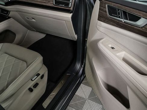 Certified 2025 Volkswagen Atlas SEL Premium R-Line image 27