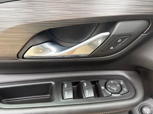 Used 2023 GMC Terrain SLE w/ Driver Convenience Package FWD image 14