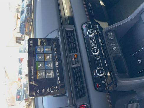 Used 2025 Honda Pilot TrailSport image 14