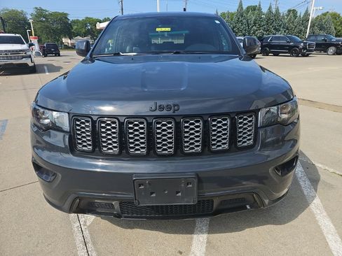 Used 2018 Jeep Grand Cherokee Altitude AWD/4WD image 5