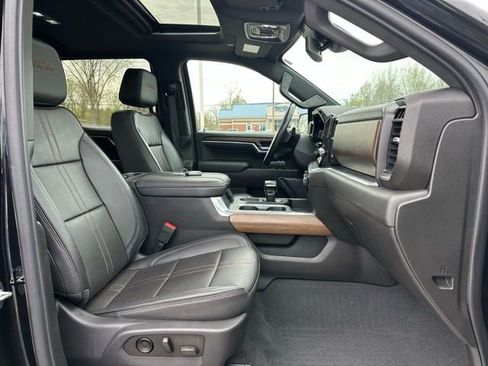 Used 2023 Chevrolet Silverado 1500 High Country w/ High Country Premium Package AWD/4WD image 7