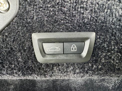 Used 2017 Rolls-Royce Dawn image 44