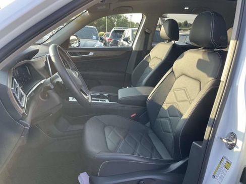Certified 2026 Volkswagen Atlas SE w/ Panoramic Sunroof Package FWD image 17