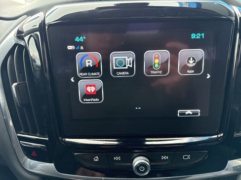 Used 2018 Chevrolet Traverse Premier image 24