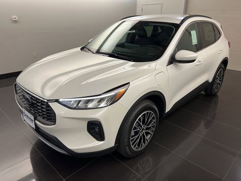 New 2025 Ford Escape SE image 3