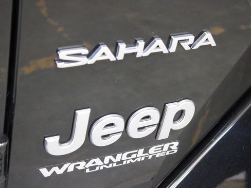 Used 2019 Jeep Wrangler Unlimited Sahara image 34