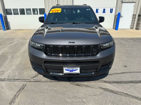 Used 2022 Jeep Grand Cherokee L Laredo image 8