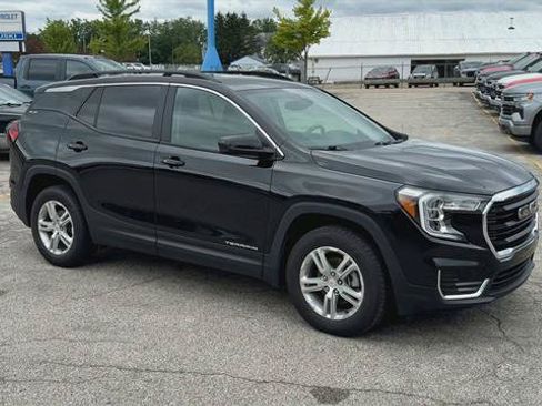 Certified 2022 GMC Terrain SLE w/ Driver Convenience Package AWD/4WD image 2
