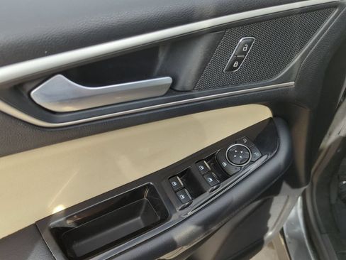 Used 2018 Ford Edge SEL w/ Equipment Group 201A FWD image 8
