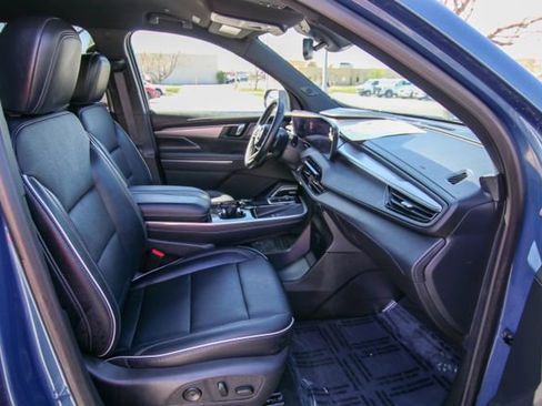 Used 2025 Buick Enclave Preferred AWD/4WD image 33