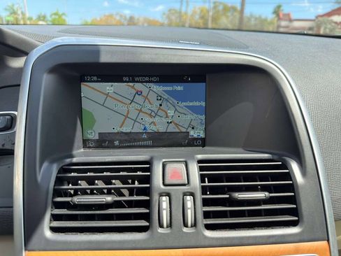 Used 2015 Volvo XC60 T5 Platinum image 17