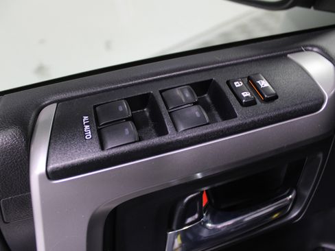 Used 2017 Toyota 4Runner SR5 image 7