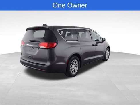 Used 2023 Chrysler Voyager LX FWD image 4