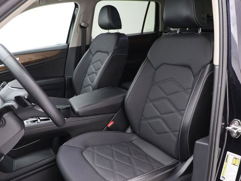 Used 2024 Volkswagen Atlas SE image 18