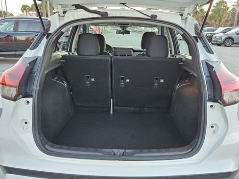 Used 2022 Nissan Kicks S image 6