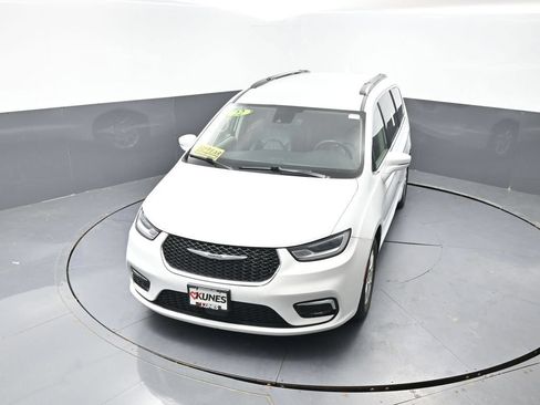 Used 2022 Chrysler Pacifica Touring-L FWD image 40