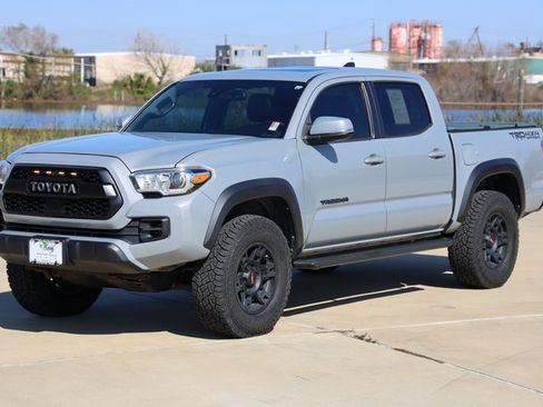 Certified 2020 Toyota Tacoma TRD Off-Road w/ TRD Premium Off Road Package image 3