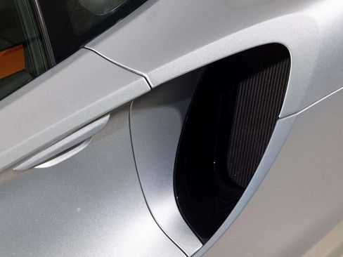 Used 2023 McLaren Artura image 15