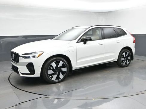 Used 2024 Volvo XC60 T8 Ultimate w/ Protection Package Premier AWD/4WD image 4