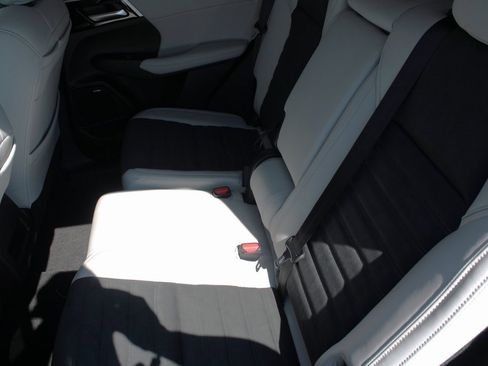 New 2025 Mitsubishi Outlander SE image 12