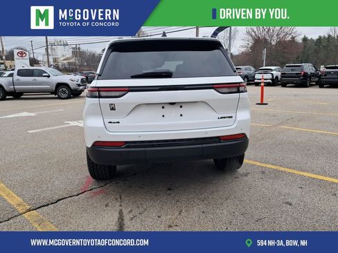 Used 2023 Jeep Grand Cherokee Limited w/ Black Appearance Package AWD/4WD image 6