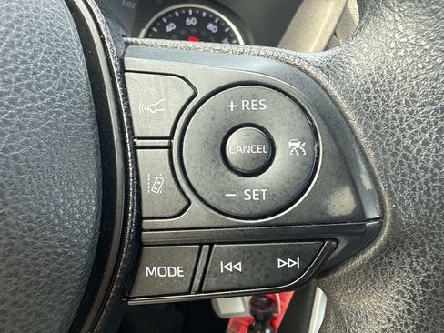 Used 2021 Toyota RAV4 LE AWD/4WD image 20