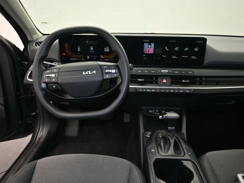Used 2025 Kia K4 FWD image 19