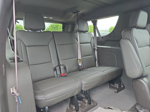 Used 2024 GMC Yukon XL Denali AWD/4WD image 36