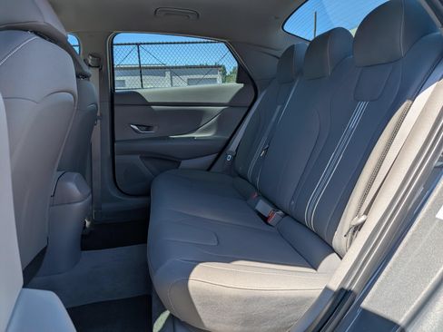 Used 2023 Hyundai Elantra SEL FWD image 6
