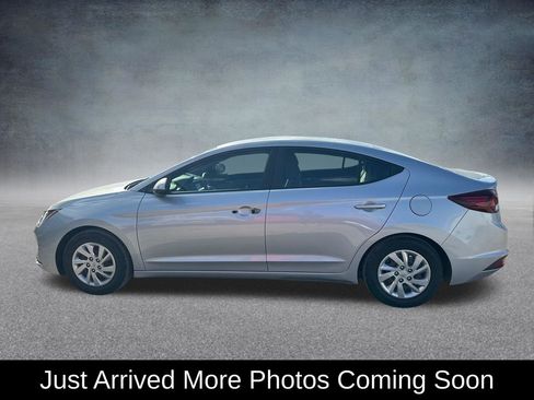 Used 2020 Hyundai Elantra SE w/ Cargo Package (C1) FWD image 2