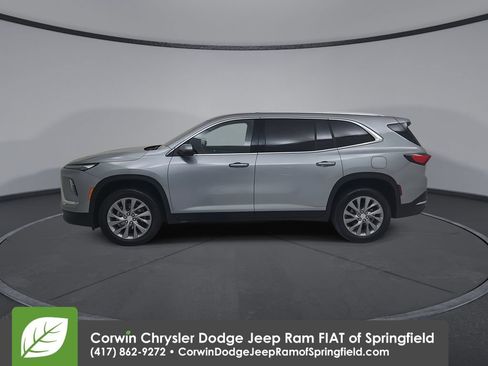 Used 2025 Buick Enclave Preferred FWD image 9
