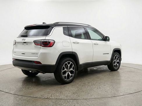 Used 2025 Jeep Compass Limited image 9
